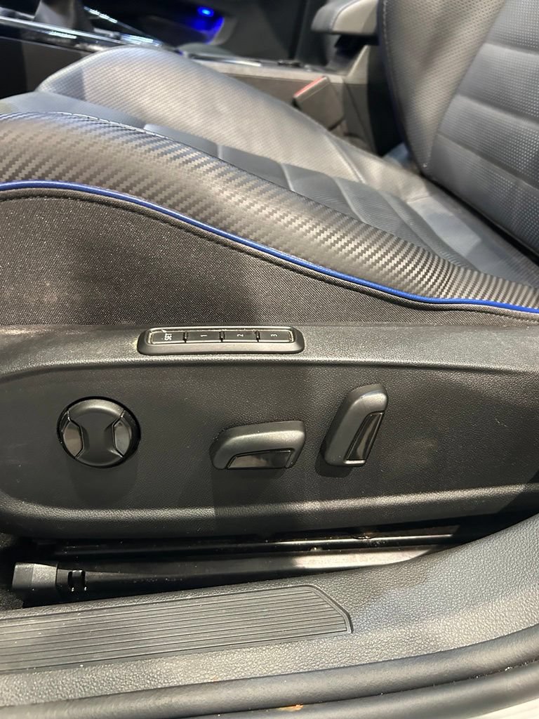 Used 2024 Volkswagen Golf R AWD/4WD image 12