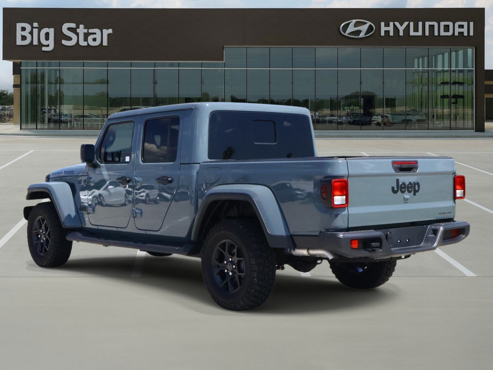 Used 2025 Jeep Gladiator Sport AWD/4WD image 3