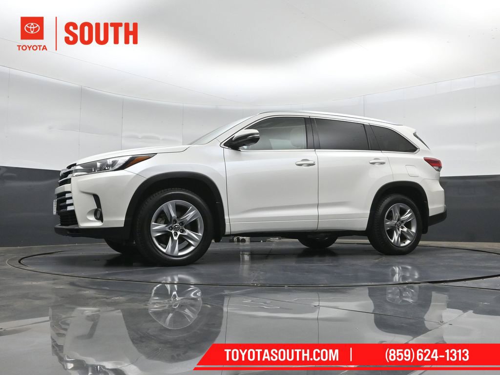 Used 2017 Toyota Highlander Limited AWD/4WD image 46