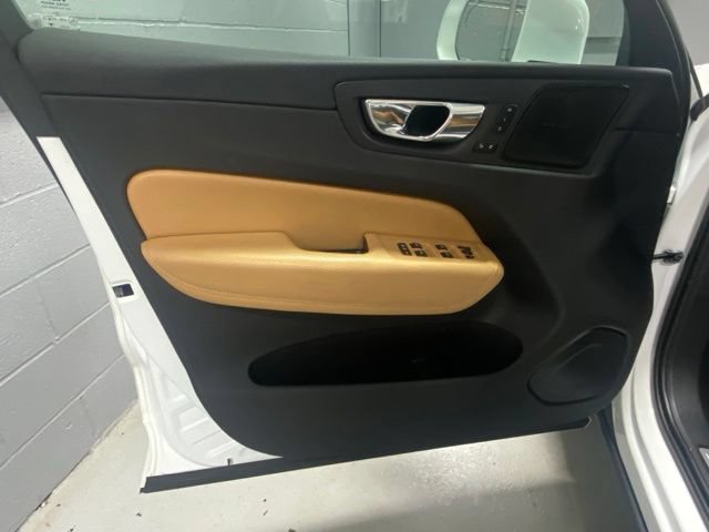 Used 2019 Volvo XC60 T5 Inscription w/ Protection Package Premier AWD/4WD image 6