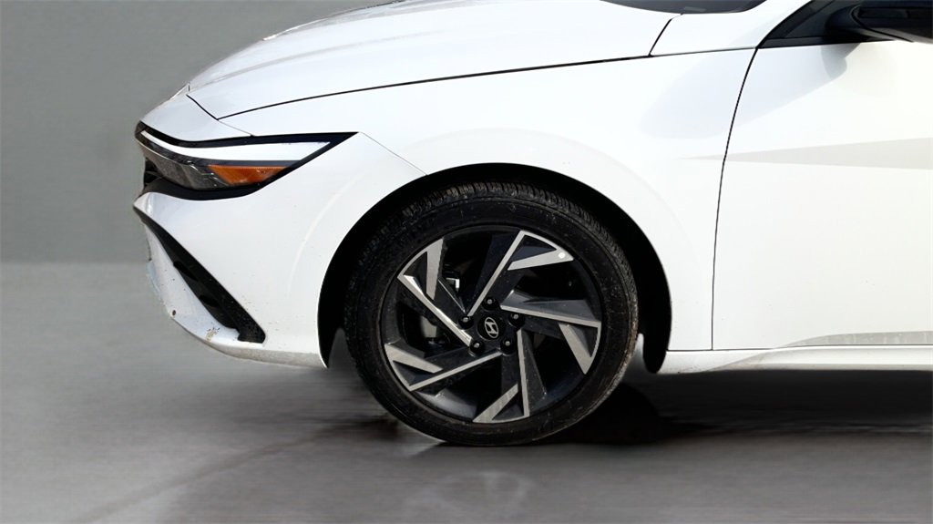 Certified 2025 Hyundai Elantra Sport image 9