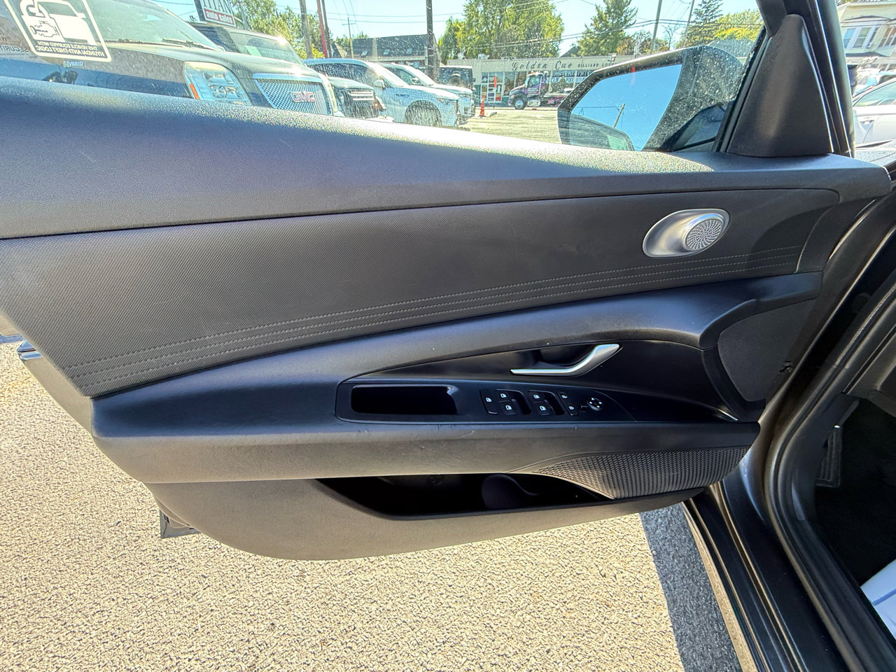 Used 2022 Hyundai Elantra SE image 14