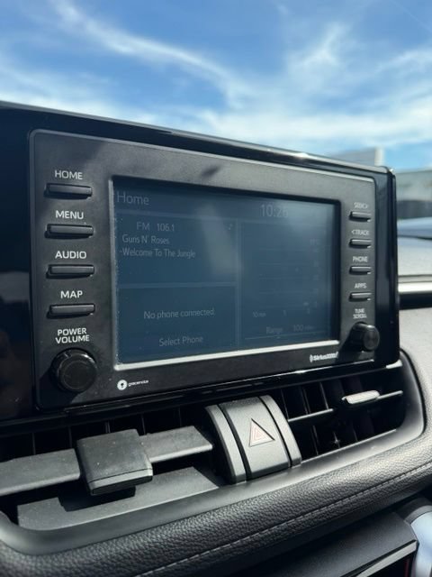Used 2021 Toyota RAV4 LE FWD image 16