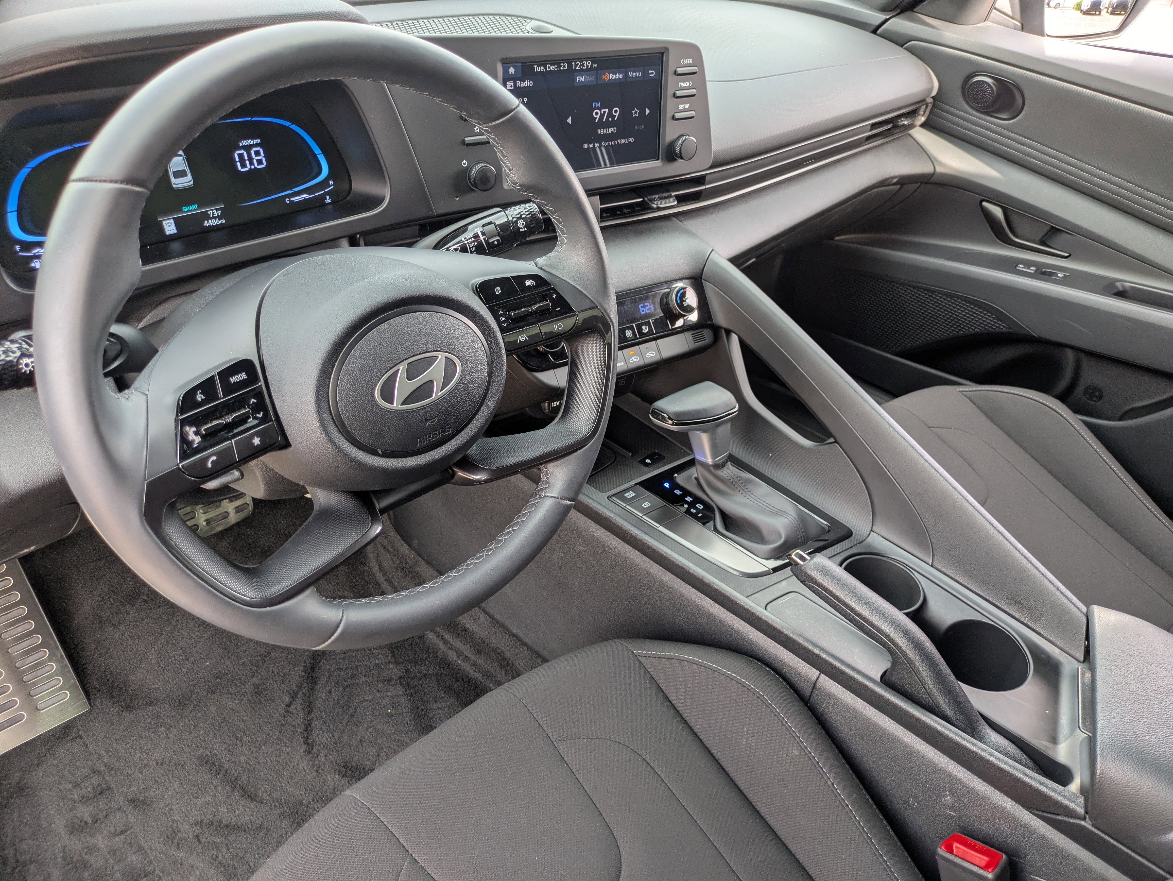 Certified 2025 Hyundai Elantra Sport image 17