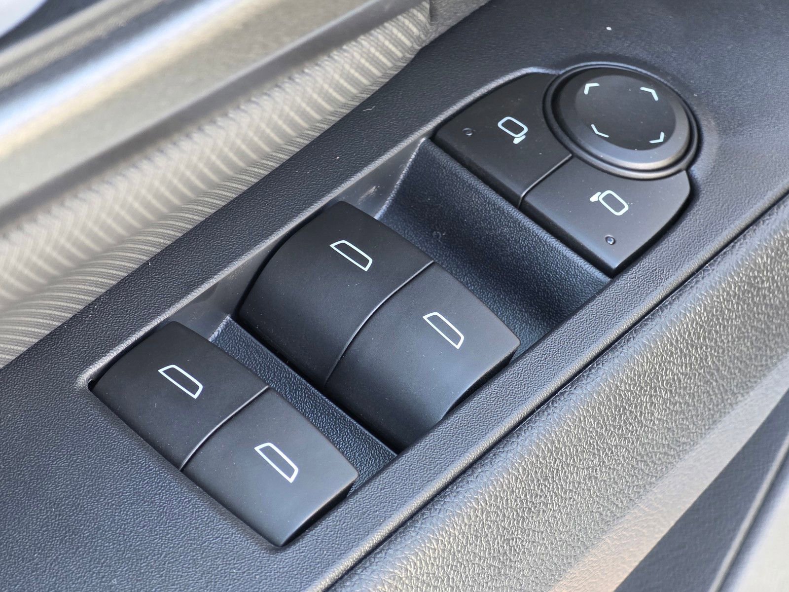 New 2026 Chevrolet Equinox EV LT w/ LPO, Blackout Package image 22