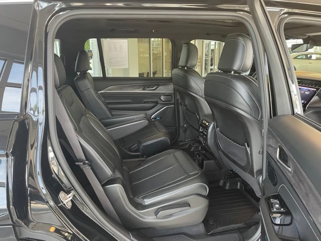 Certified 2022 Jeep Grand Cherokee L Overland AWD/4WD image 19