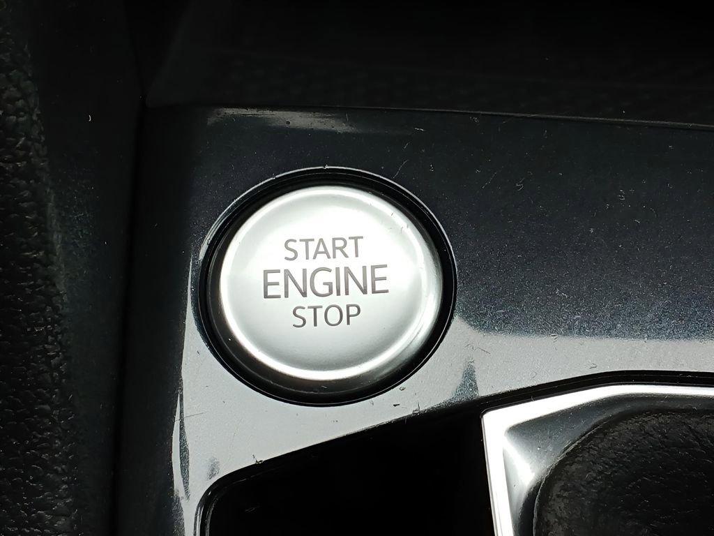 Used 2022 Volkswagen Tiguan SE image 20