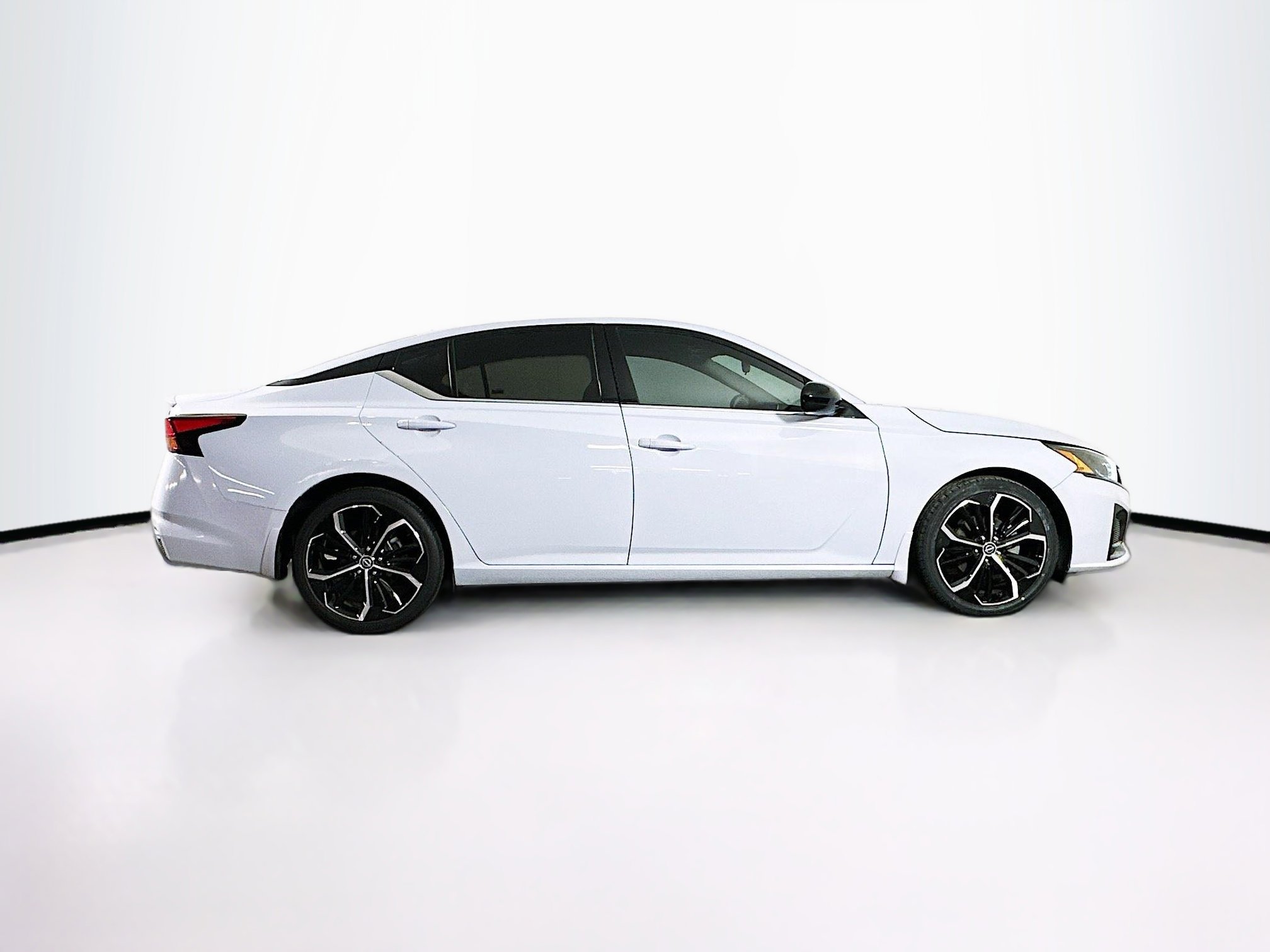 Used 2023 Nissan Altima 2.5 SR image 10