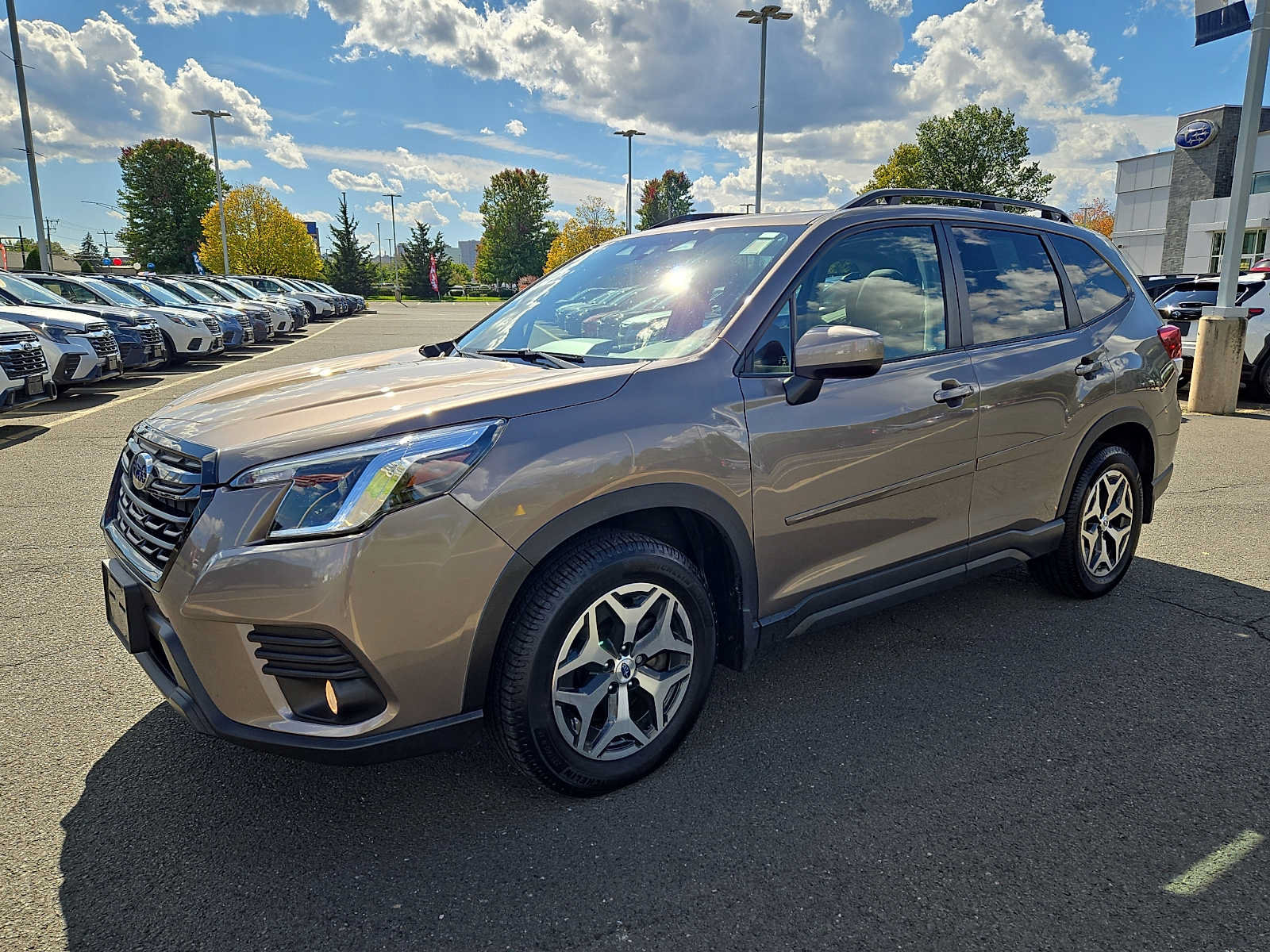 Used 2023 Subaru Forester Premium AWD/4WD image 3