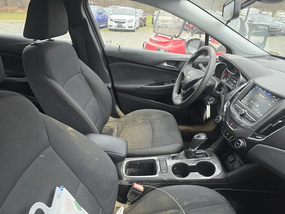 Used 2019 Chevrolet Cruze LS w/ LS Convenience Package FWD image 5
