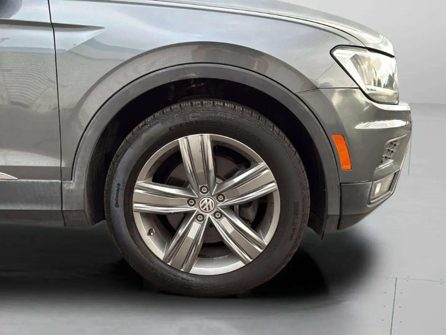 Used 2021 Volkswagen Tiguan SEL FWD image 34
