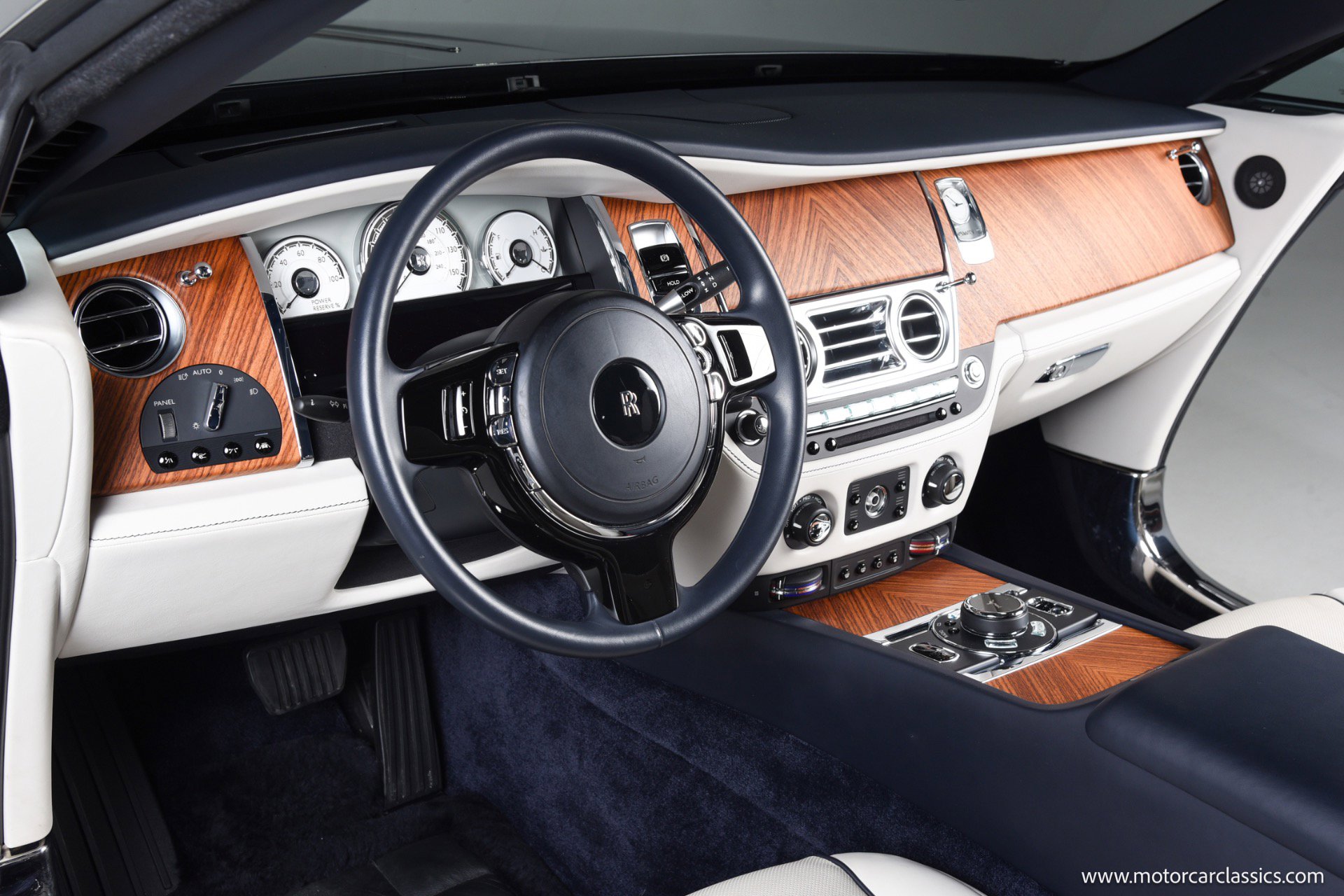 Used 2016 Rolls-Royce Dawn image 27