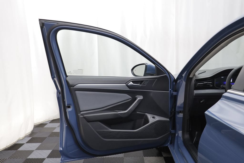 New 2027 Volkswagen Jetta SE FWD image 5