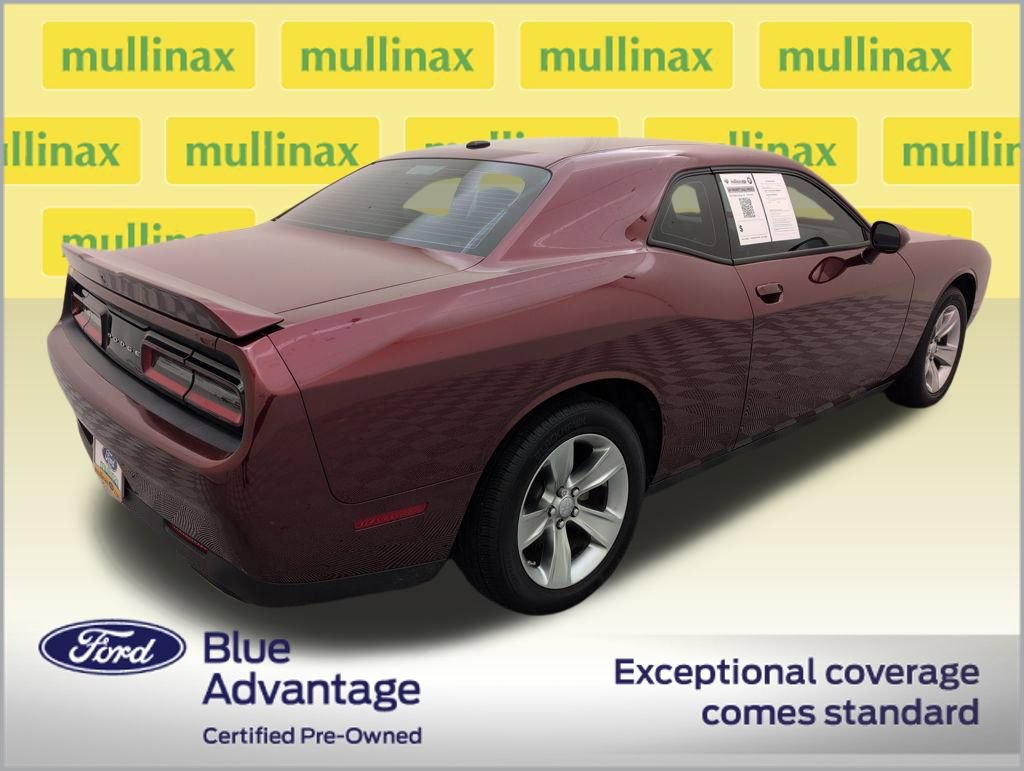 Used 2022 Dodge Challenger SXT image 4