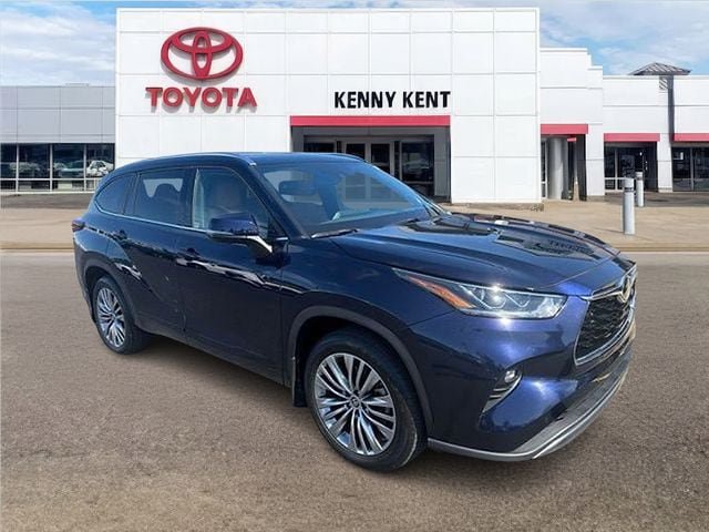 Used 2023 Toyota Highlander Platinum FWD image 1