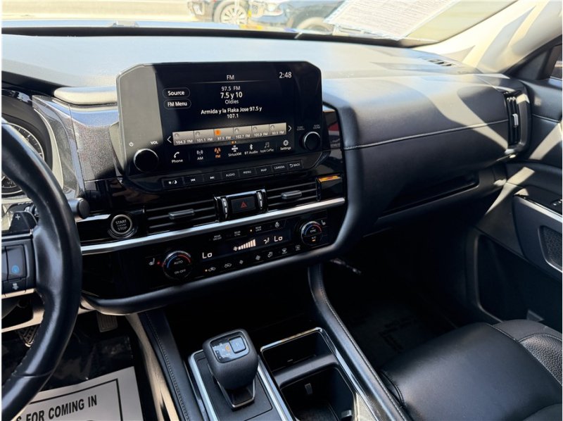 Used 2022 Nissan Pathfinder SL FWD image 43