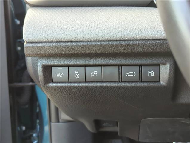 Used 2025 Toyota Camry SE FWD image 13