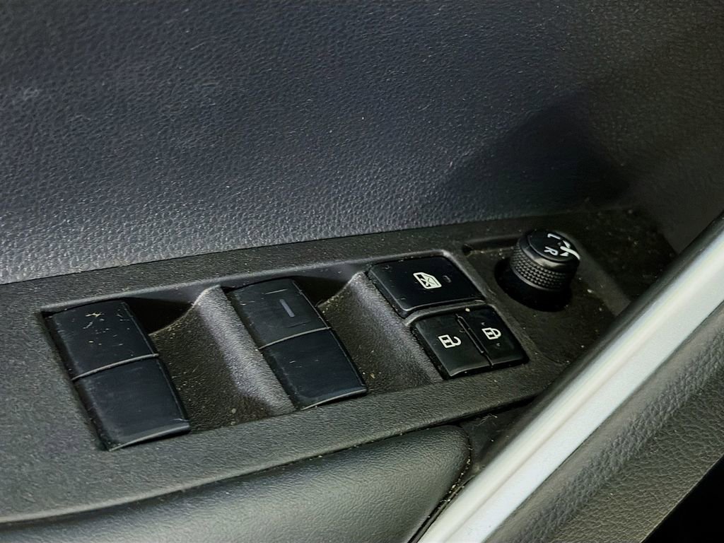 Used 2022 Toyota Corolla Cross XLE image 21