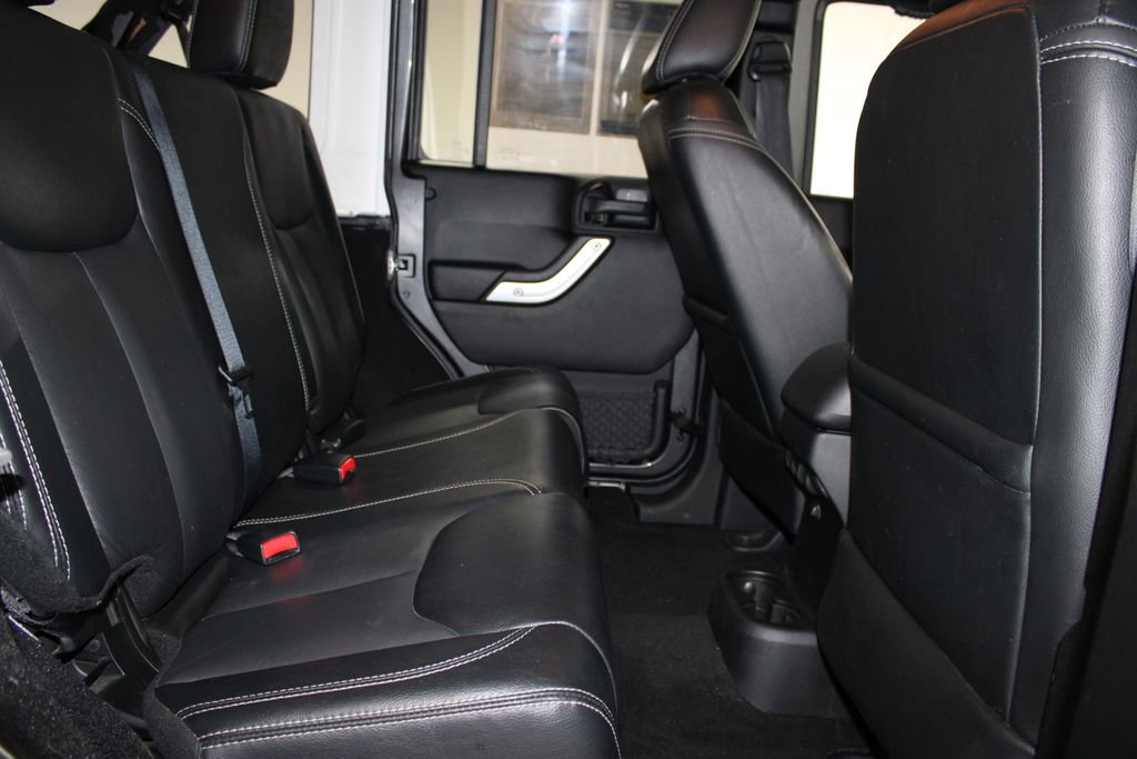 Used 2016 Jeep Wrangler Unlimited Sahara w/ Dual Top Group image 28