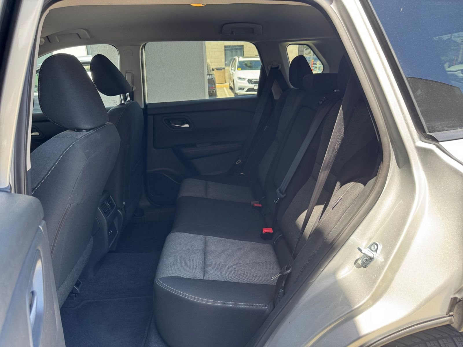 Used 2025 Nissan Rogue SV FWD image 28