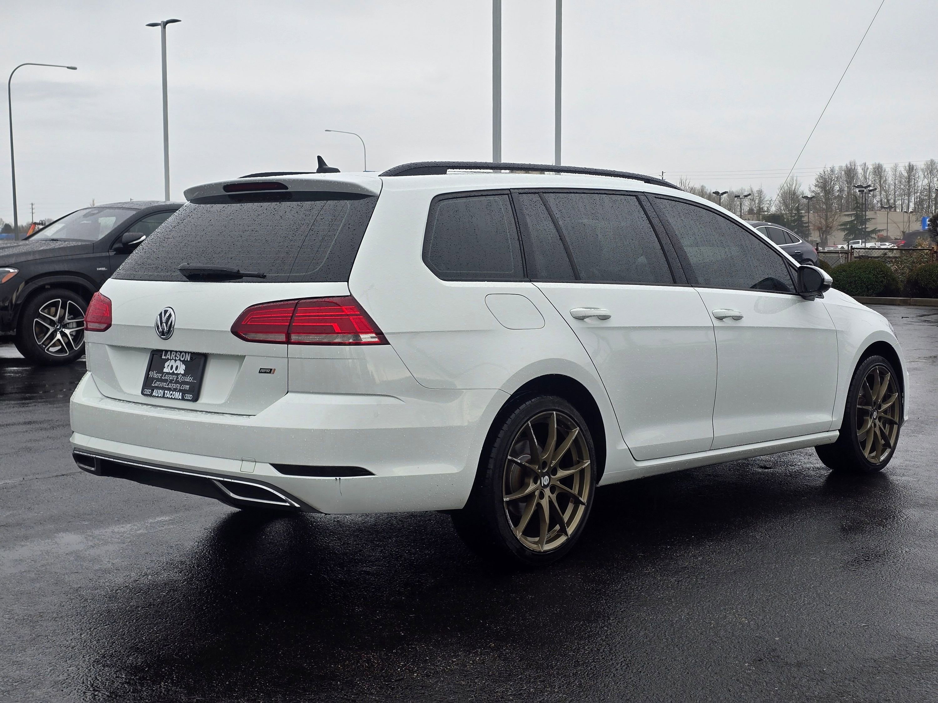 Used 2018 Volkswagen Golf SE image 6