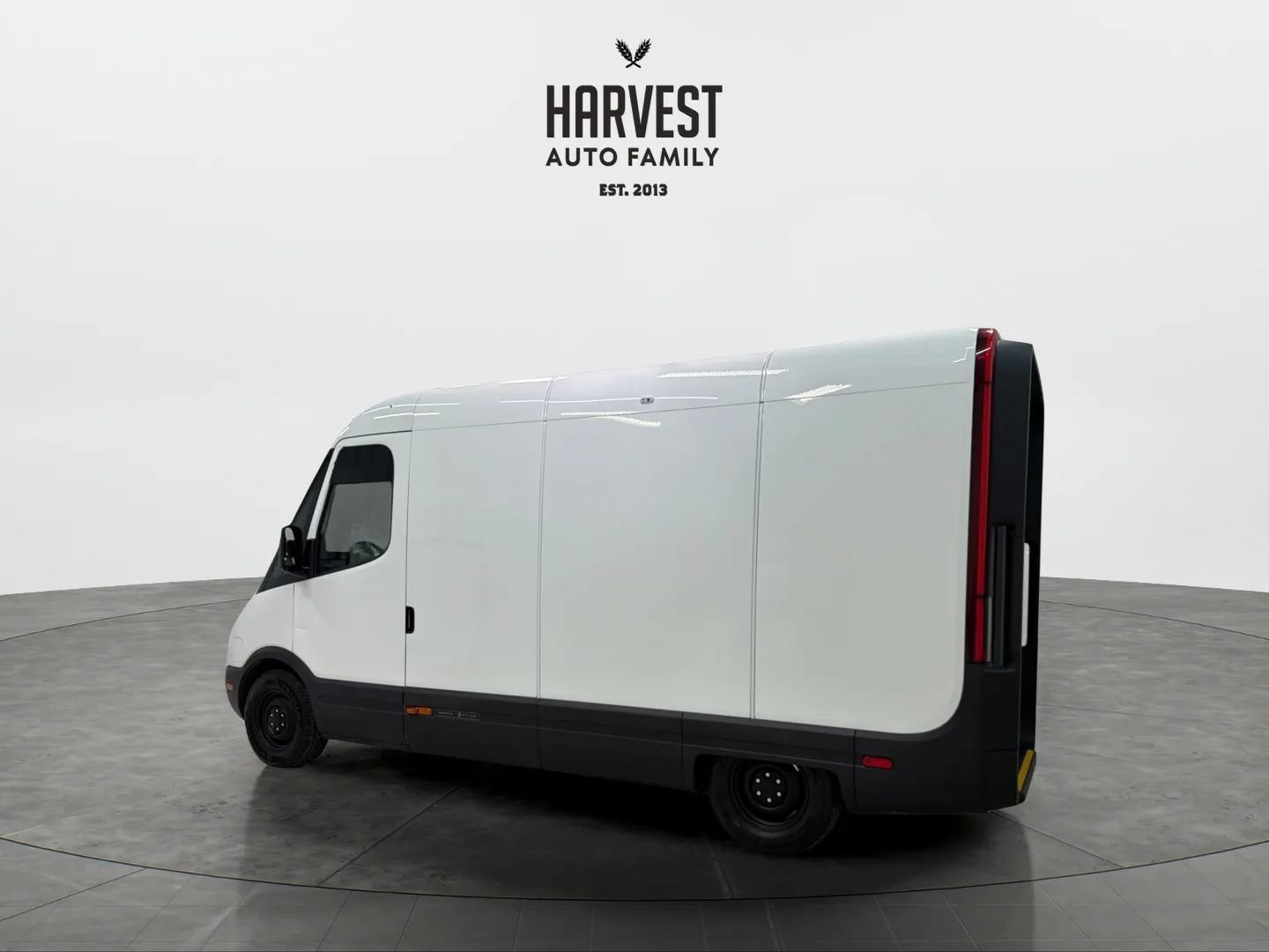Used 2024 Rivian Delivery 500 FWD image 3