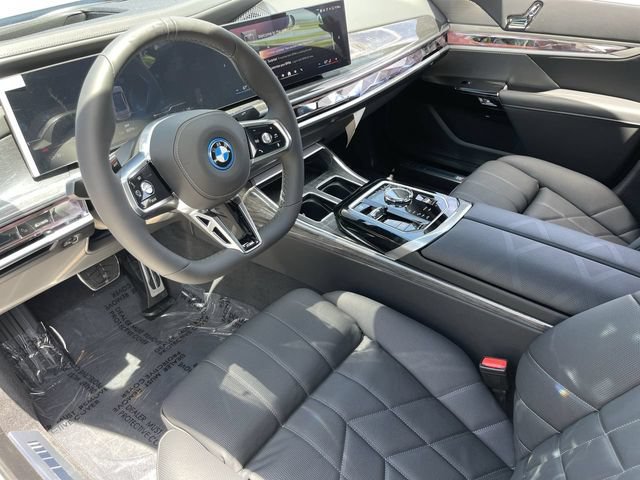 Used 2025 BMW i7 xDrive60 AWD/4WD image 18