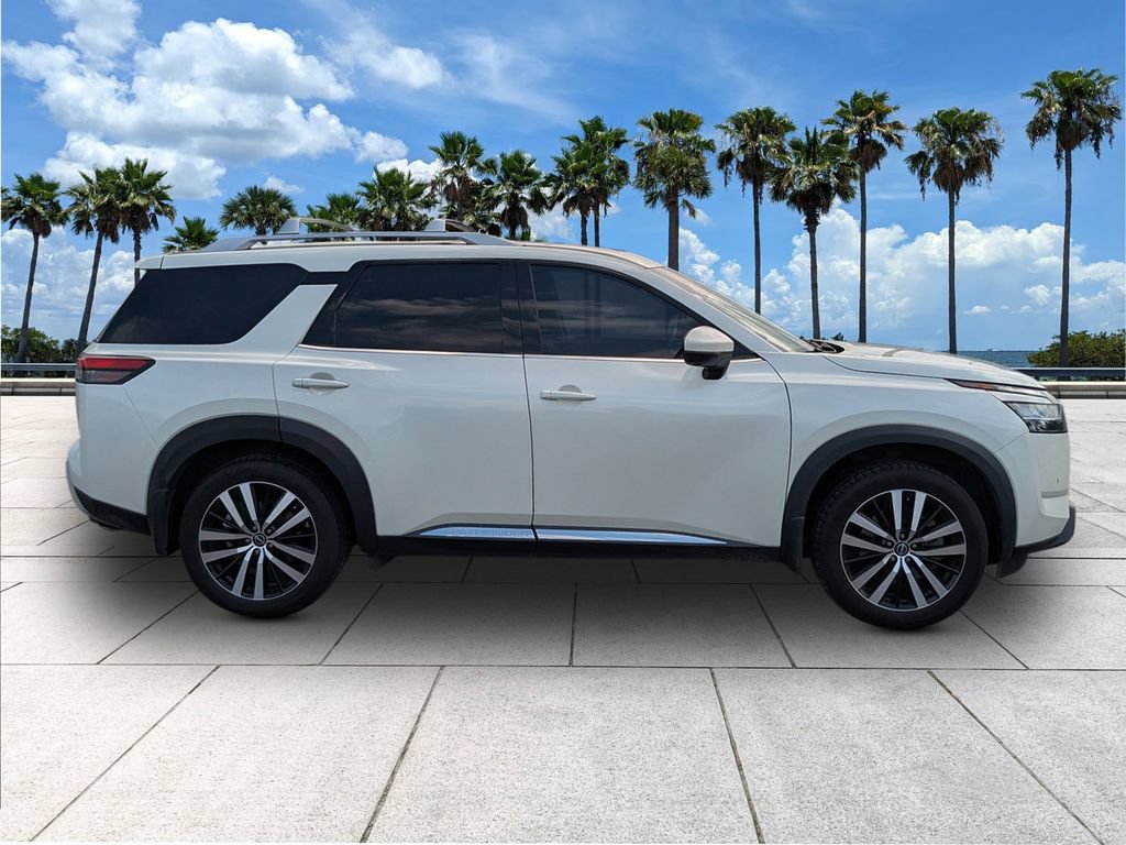 Used 2024 Nissan Pathfinder Platinum w/ Black Appearance Package FWD image 9
