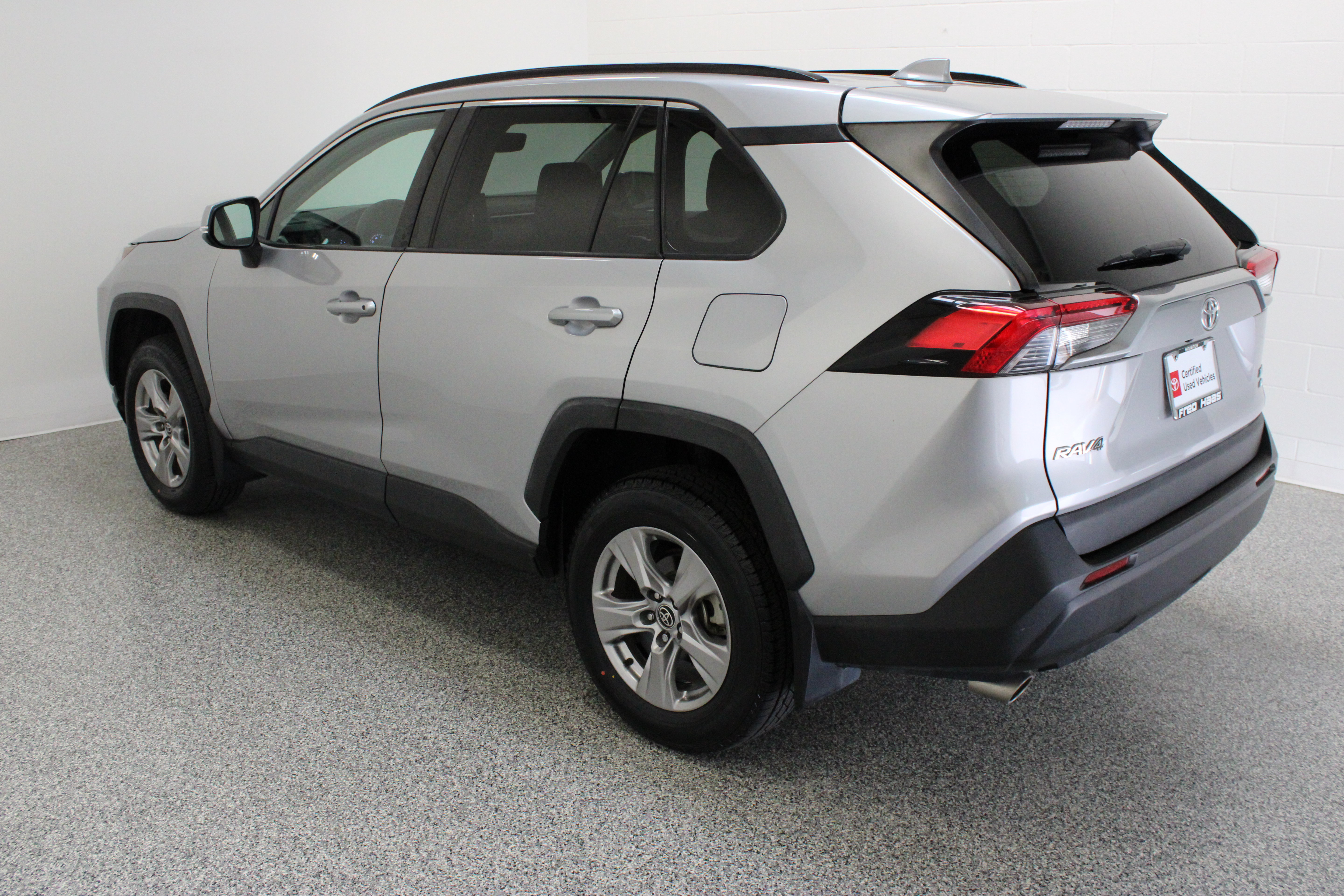 Used 2022 Toyota RAV4 XLE AWD/4WD image 9