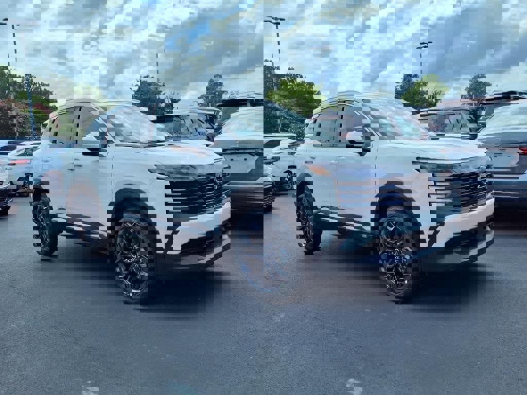 New 2025 Nissan Kicks SR image 1