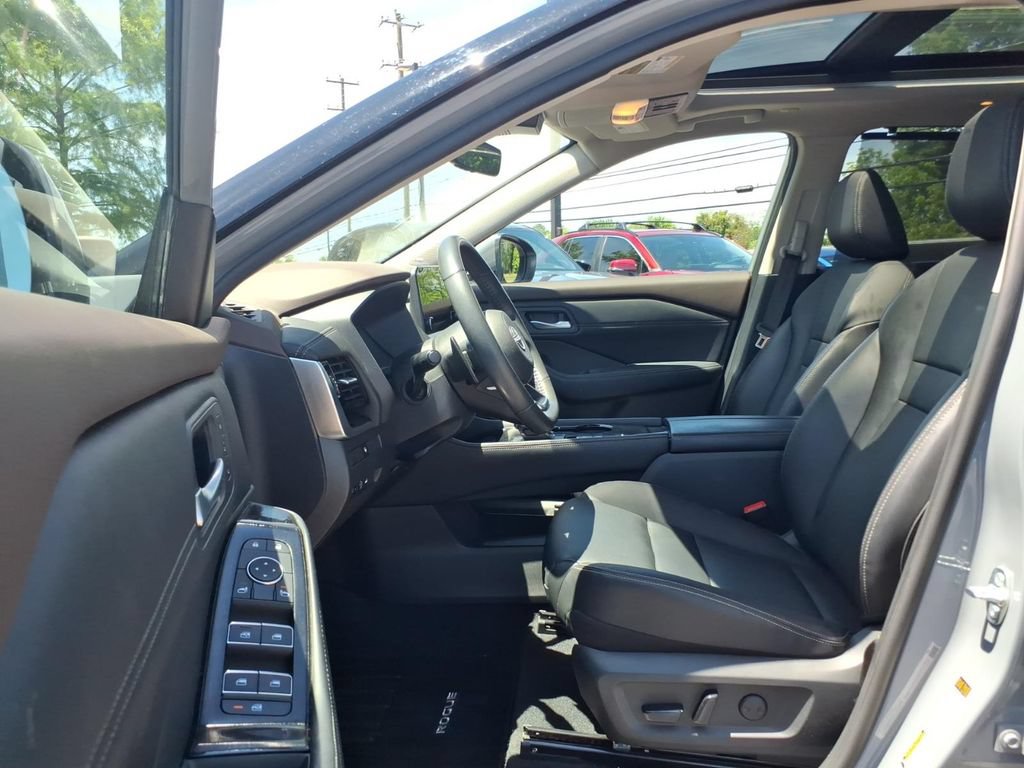 Used 2023 Nissan Rogue SL w/ SL Premium Package FWD image 16