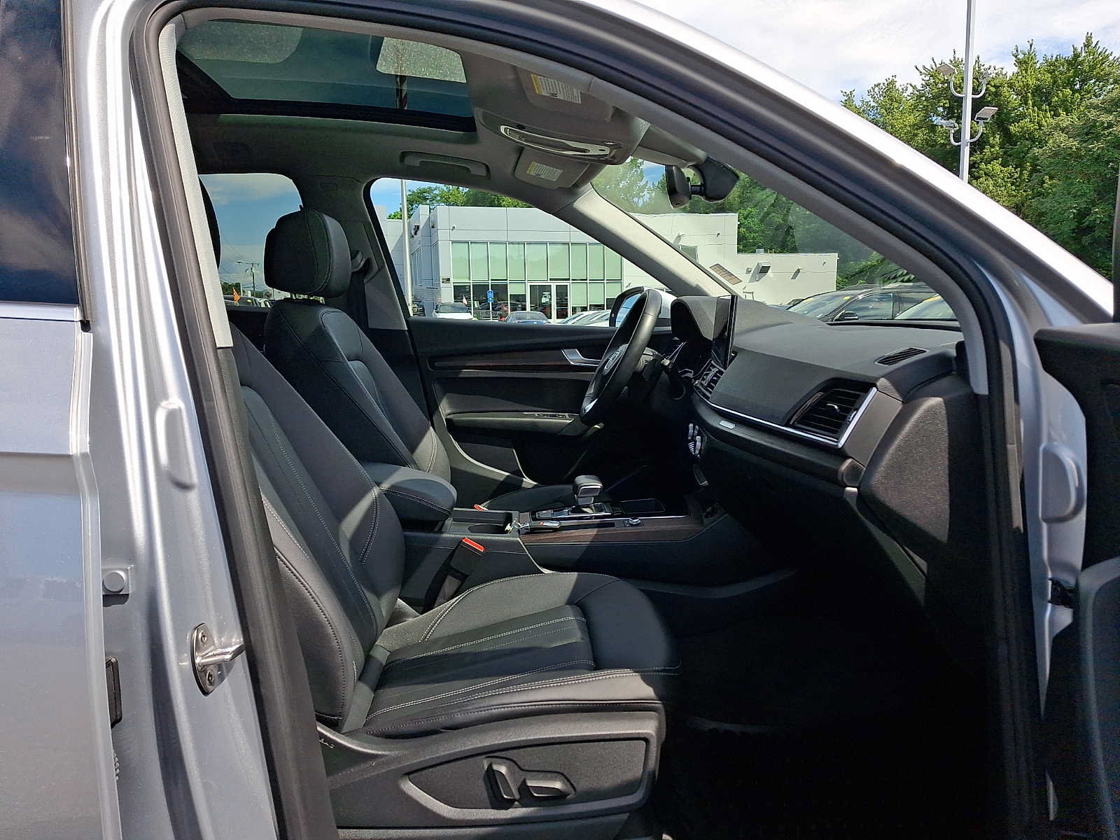 Used 2023 Audi Q5 2.0T Premium w/ Convenience Package AWD/4WD image 15