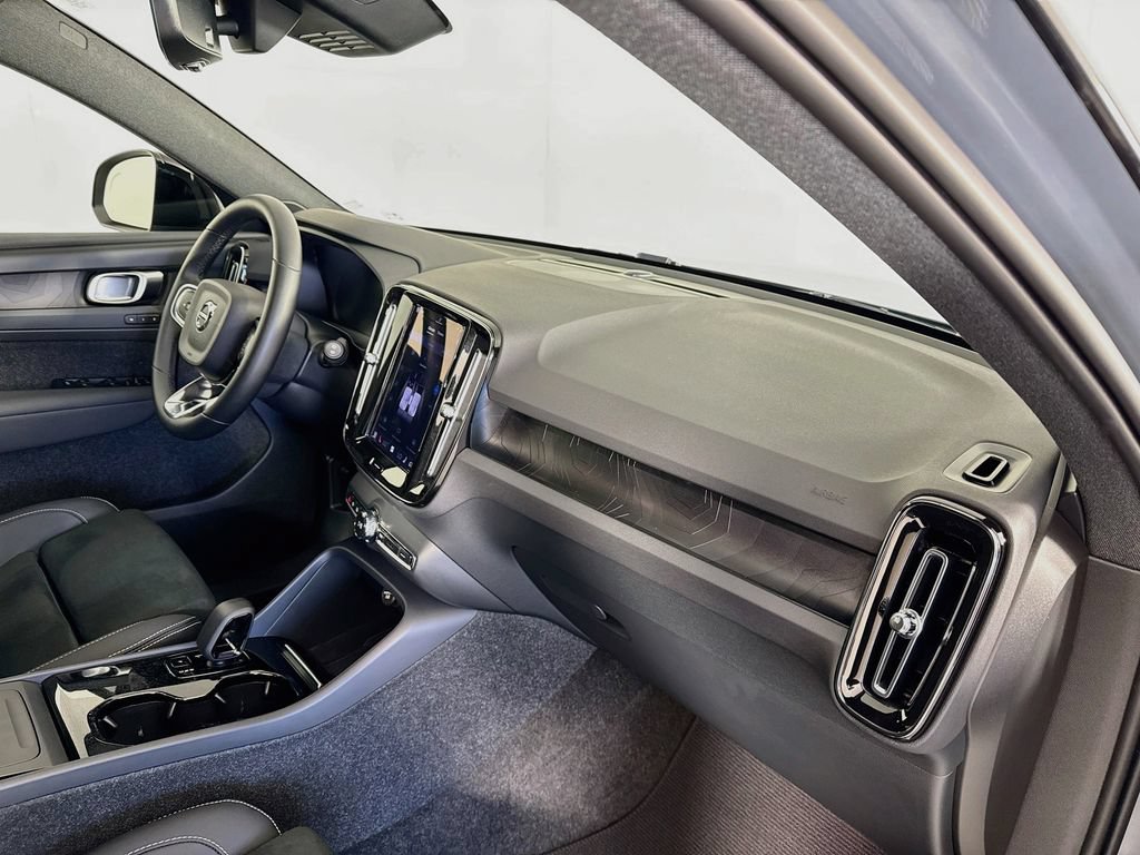 Used 2023 Volvo XC40 Recharge Plus AWD/4WD image 31