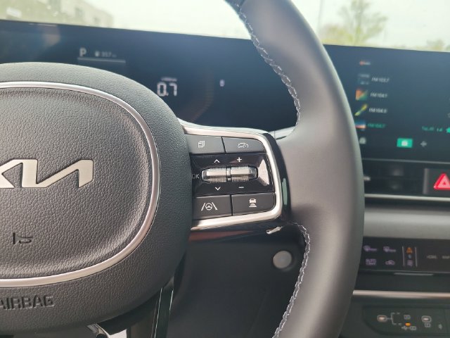 New 2026 Kia Carnival EX FWD image 18
