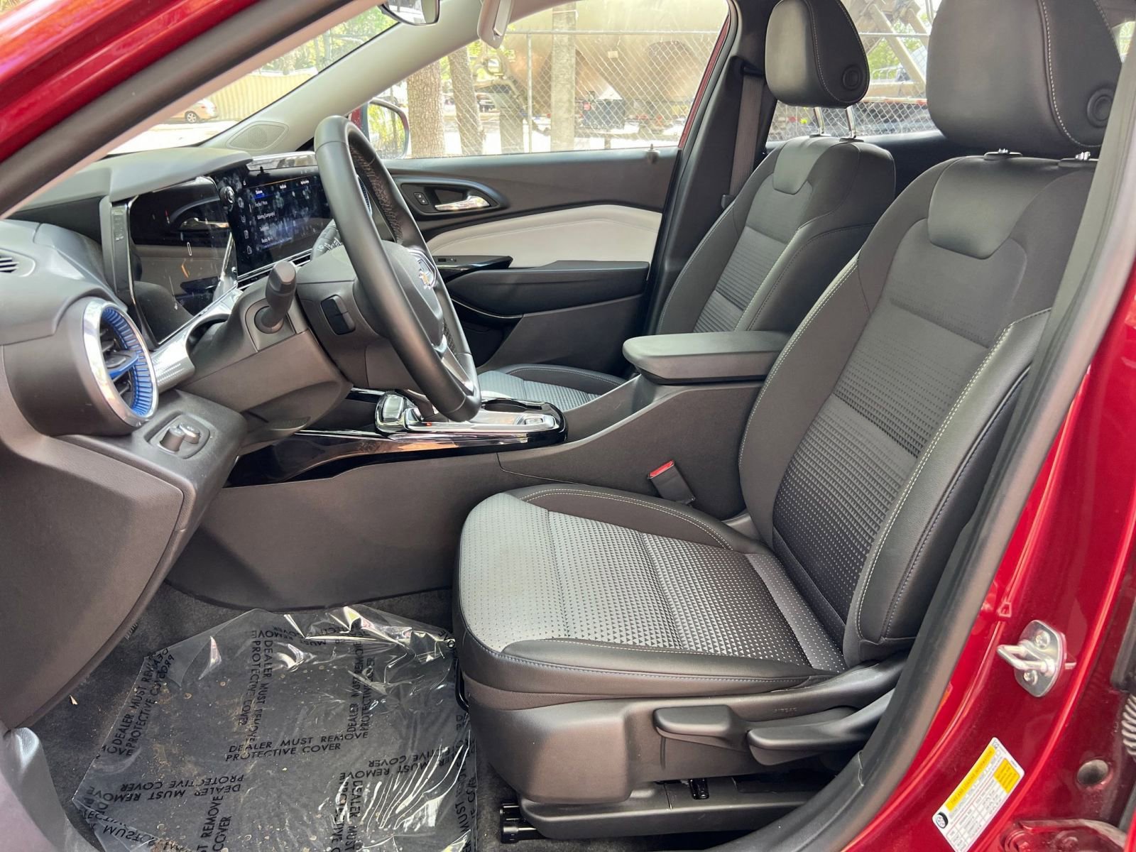 Used 2025 Chevrolet Trax LT w/ LT Convenience Package image 23