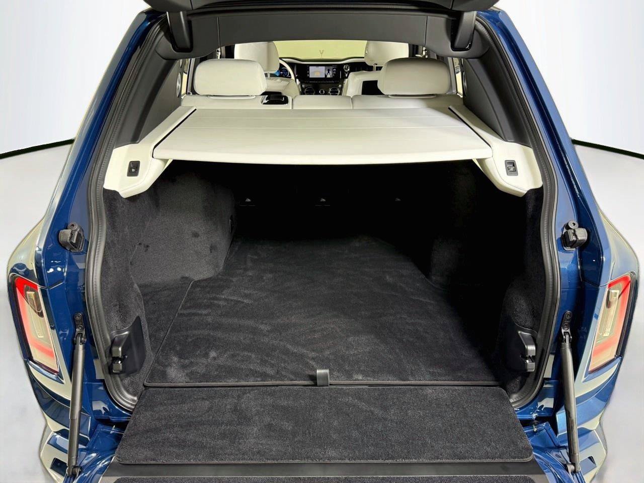 Used 2027 Rolls-Royce Cullinan AWD/4WD image 32