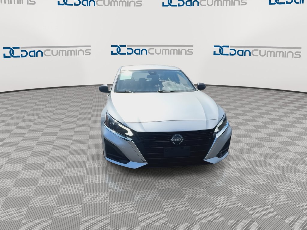 Used 2024 Nissan Altima 2.5 SV FWD image 4