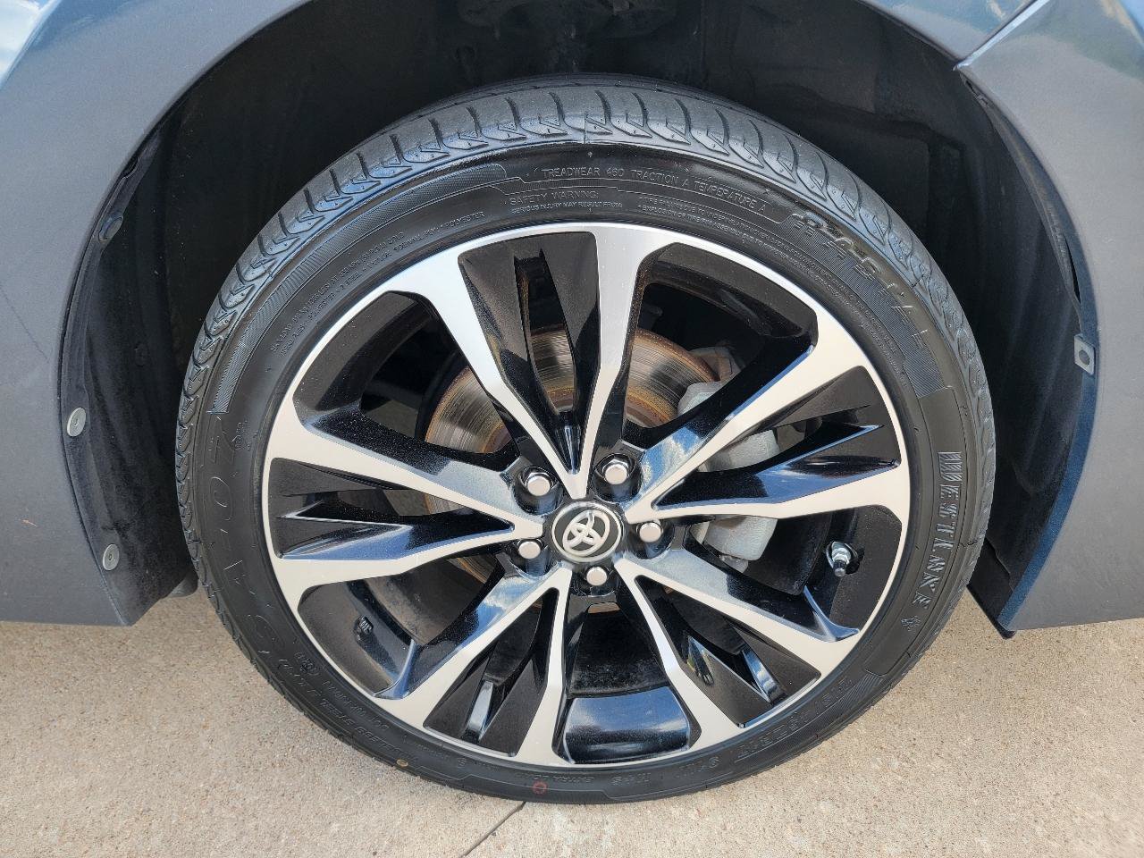 Used 2017 Toyota Corolla SE w/ Carpet Mat Package (TMS) FWD image 13