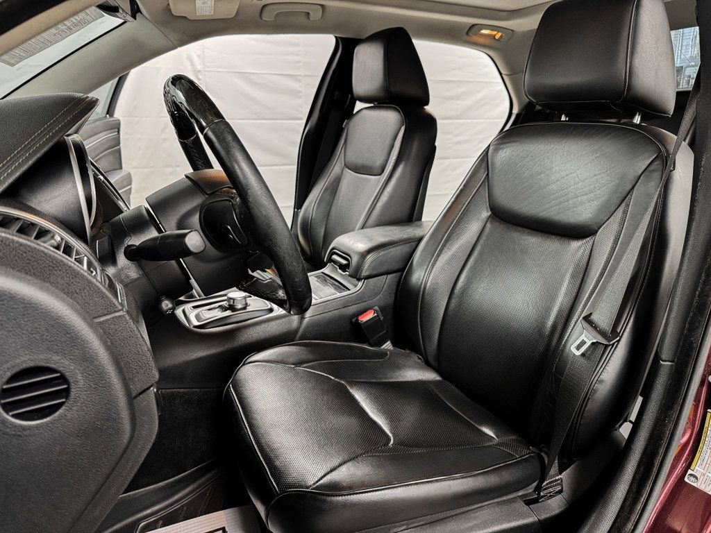 Used 2018 Chrysler 300 Limited w/ Safetytec Plus Group image 9