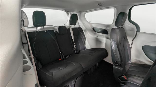 Used 2023 Chrysler Voyager LX image 21