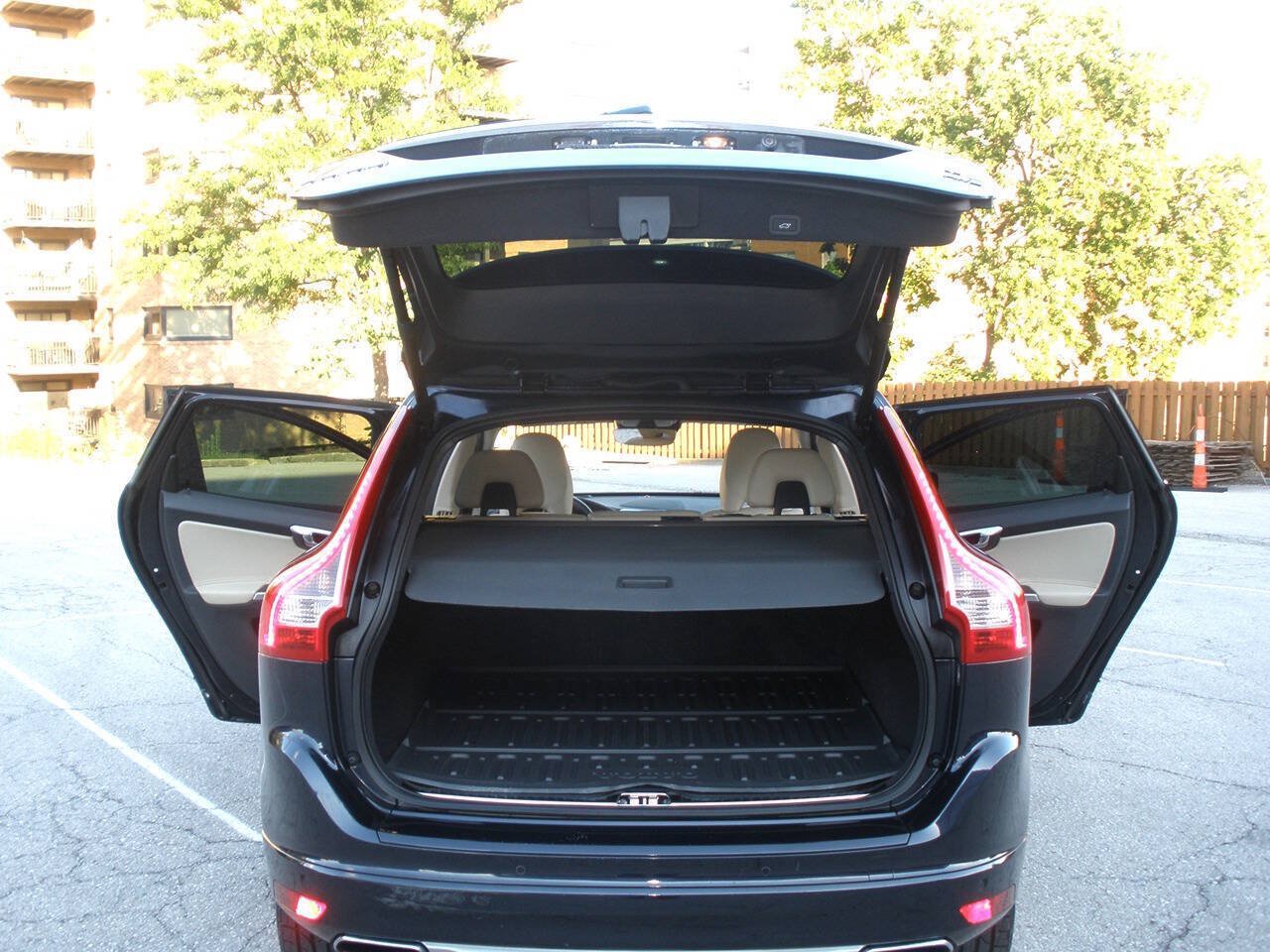 Used 2016 Volvo XC60 T6 Platinum w/ Protection Package AWD/4WD image 22