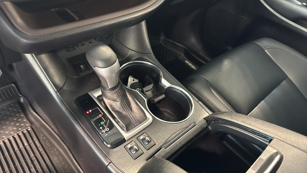 Used 2019 Toyota Highlander XLE AWD/4WD image 31