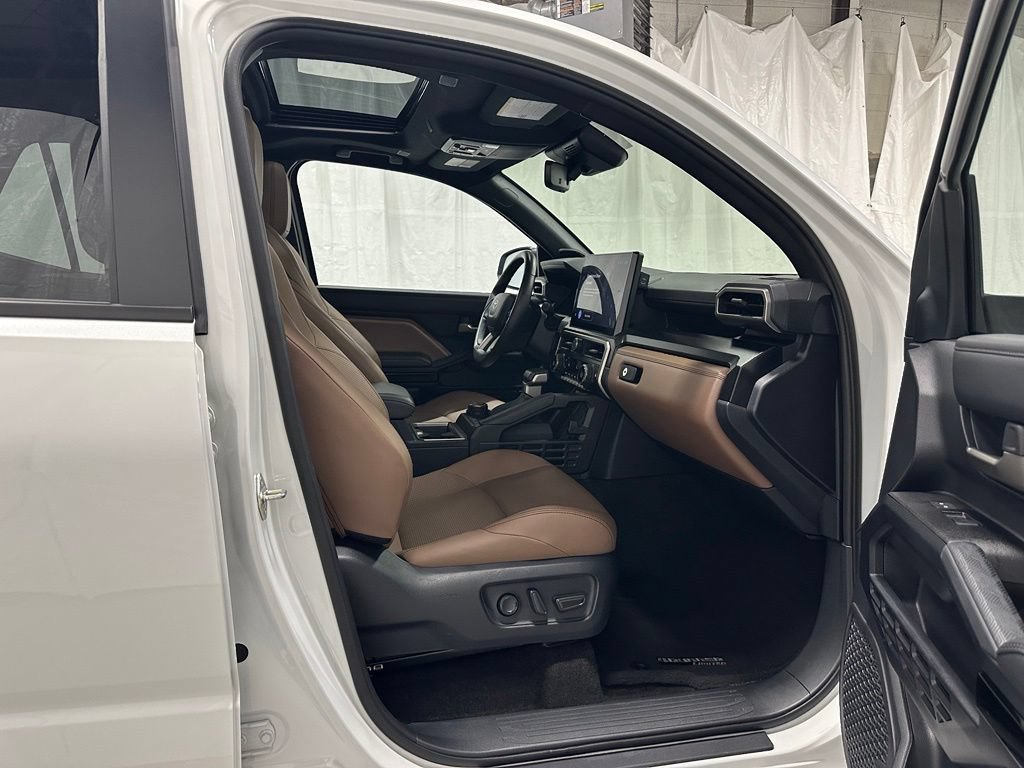 Used 2025 Toyota 4Runner Limited AWD/4WD image 56