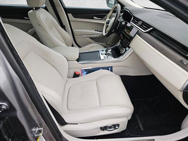 Used 2021 Jaguar XF SE RWD image 22