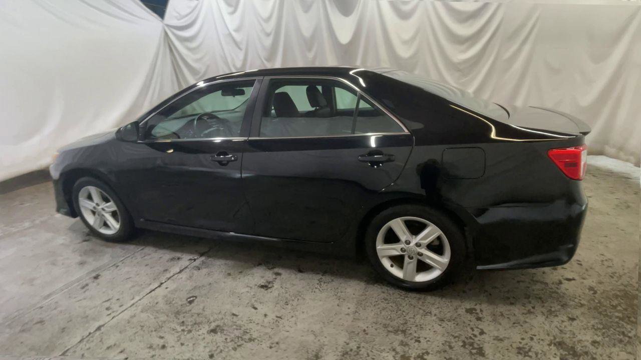 Used 2014 Toyota Camry SE FWD image 6