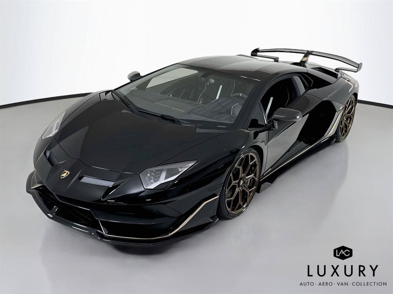 Used 2020 Lamborghini Aventador SVJ AWD/4WD image 4