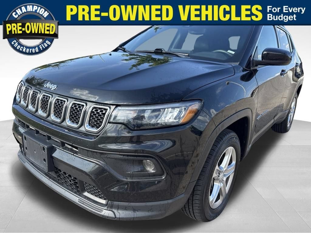 Used 2024 Jeep Compass Latitude AWD/4WD image 1