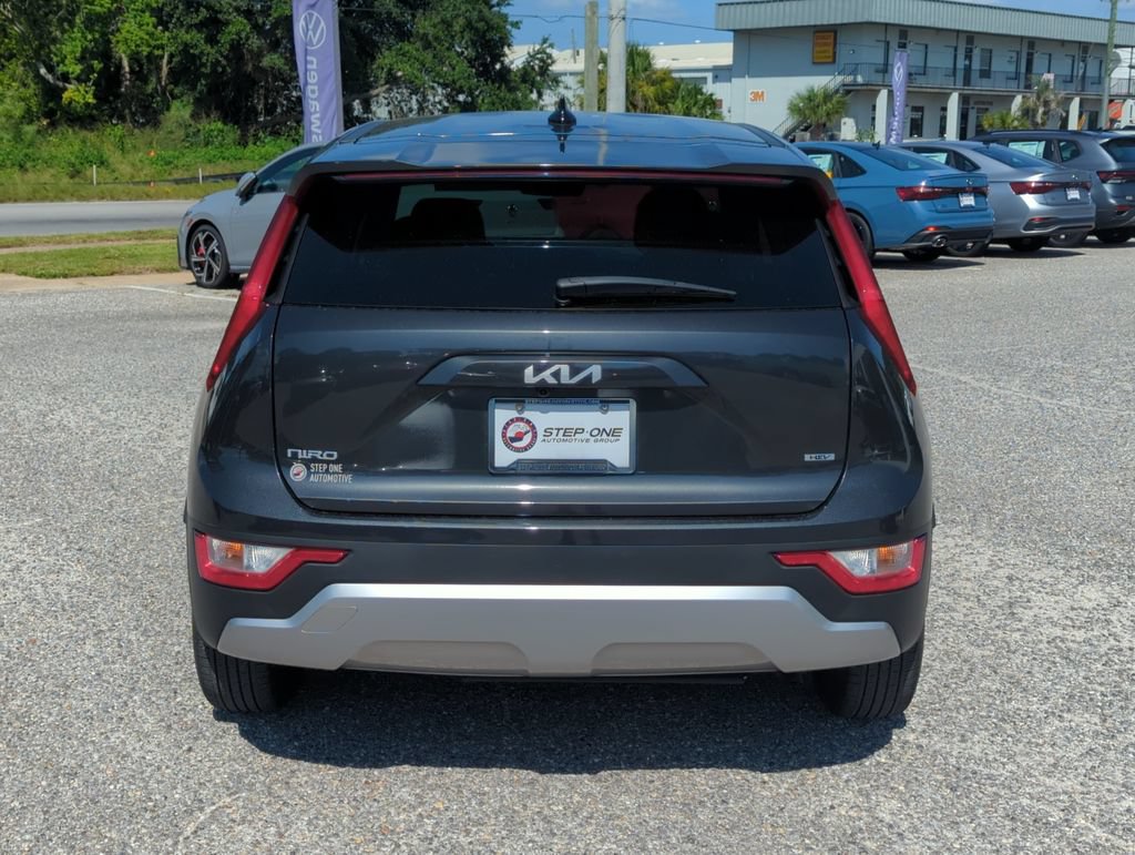 Used 2025 Kia Niro LX FWD image 6