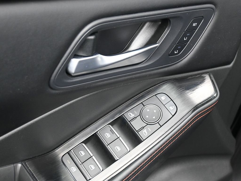 Used 2025 Nissan Rogue SV w/ Rock Creek Premium Package image 17