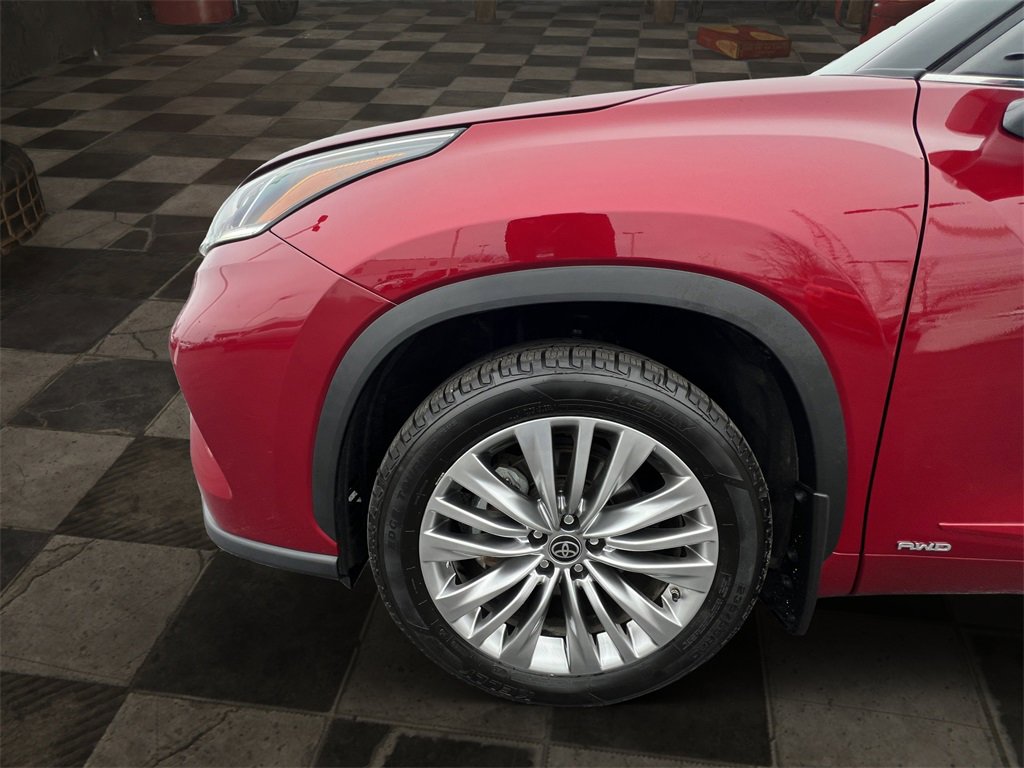 Used 2024 Toyota Highlander Platinum image 12